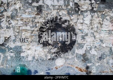 Abstrakter Hintergrund mit geometrischen Formen. Dreieckiges abstraktes Retro-Muster mit Grunge und alter Vintage-Struktur. Designelement. Stockfoto