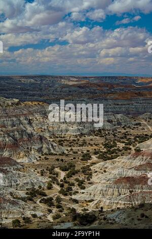 Badlands Canyon, der das Naturgebiet Angels Peak in san juan umgibt die grafschaft New mexico zeigt Sandsteinfarben, wenn das Wetter erodiert Oberfläche Stockfoto