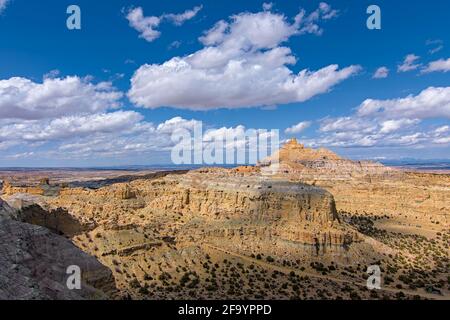 Badlands Canyon, der das Naturgebiet Angels Peak in san juan umgibt die grafschaft New mexico zeigt Sandsteinfarben, wenn das Wetter erodiert Oberfläche Stockfoto