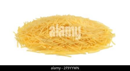 Ein Haufen roher Vermicelli, isoliert auf Weiß. Stockfoto