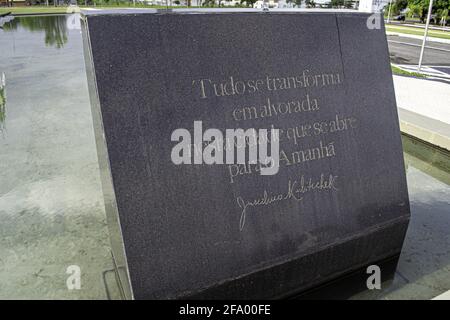 Brasilia, Distrito Federal, Brasilien. April 2021. (INT) Jahrestag von Brasilia. 21. April 2021, Brasilia, Federal District, Brasilien: Neben dem Tiradentes-Tag wird an diesem Mittwoch auch Brasilias Geburtstag gefeiert (21). Das Datum markiert den 61. Jahrestag der Einweihung der Bundeshauptstadt. Einige historische Gebäude in Brasilia, wie Memorial JK, Memorial of the Indigenous Peoples, MP DFT, Regional Electoral Court, Legislative Chamber, Palace of Justice (TJDFT), Palace of Buriti, City Park D. Sarah Kubitschek, Aeroclube de Brasilia.Quelle: Leco Viana /Thenews2 (Bildquelle: Stockfoto