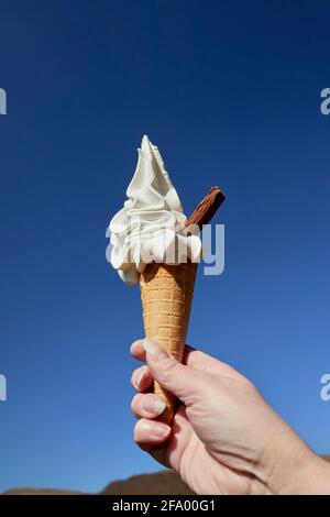 99 Eis gegen einen Blue Sky UK Stockfoto