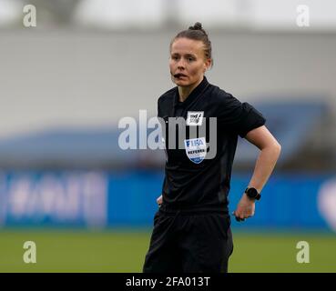 Manchester, England, 21. April 2021. Schiedsrichterin Rebecca Walsh beim Spiel der FA Women’s Super League im Academy Stadium, Manchester. Bildnachweis sollte lauten: Andrew Yates / Sportimage Kredit: Sportimage/Alamy Live News Stockfoto