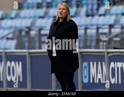 Manchester, England, 21. April 2021. Chelsea-Managerin Emma Hayes während des Spiels der FA Women’s Super League im Academy Stadium, Manchester. Bildnachweis sollte lauten: Andrew Yates / Sportimage Kredit: Sportimage/Alamy Live News Stockfoto