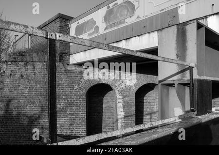 Großbritannien, England, London, Hanwell, Three Bridges, wo sich die Eisenbahn, der Grand Union Canal und die Windmill Lane an einem Punkt kreuzen Stockfoto