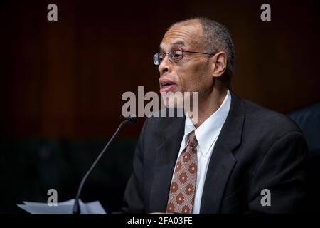 Washington, Vereinigte Staaten Von Amerika. April 2021. Lateef Mtima, Professor für Recht an der Howard University School of Law, erscheint am Mittwoch, den 21. April 2021, vor einem Senatsausschuss für die Justiz - Unterausschuss für geistiges Eigentum zur Verbesserung des Zugangs und der Inklusivität im Patentsystem: Unleashing America's Economic Engine im Dirksen Senate Office Building in Washington, DC. Quelle: Rod Lamkey/CNP, weltweite Nutzung Quelle: dpa/Alamy Live News Stockfoto