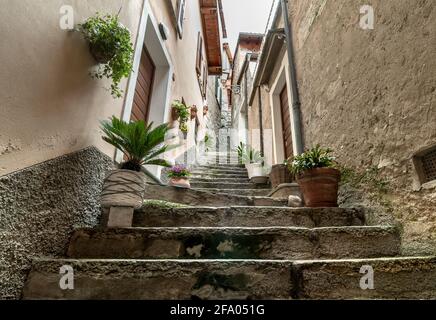 Enge Straße des alten Dorfes Albogasio - Oria, ist Teil der Gemeinde Valsolda, in der Provinz Como, in der Region Lombardei, Italien Stockfoto