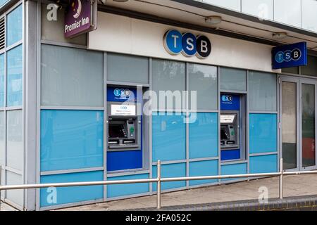 Geldautomaten außerhalb einer Zweigstelle der TSB-Bank in Archway, North Islington, London, Großbritannien Stockfoto