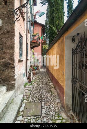 Enge Straße des alten Dorfes Albogasio - Oria, ist Teil der Gemeinde Valsolda, in der Provinz Como, in der Region Lombardei, Italien Stockfoto