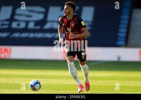 London, Großbritannien. April 2021. Lloyd Kelly von Bournemouth in Aktion während des Spiels. EFL Skybet Championship match, Millwall gegen AFC Bournemouth im The Den in London am Mittwoch, den 21. April 2021. Dieses Bild darf nur für redaktionelle Zwecke verwendet werden. Nur zur redaktionellen Verwendung, Lizenz für kommerzielle Nutzung erforderlich. Keine Verwendung bei Wetten, Spielen oder Veröffentlichungen in einem Club/einer Liga/einem Spieler. PIC von Steffan Bowen/Andrew Orchard Sports Photography/Alamy Live News Credit: Andrew Orchard Sports Photography/Alamy Live News Stockfoto