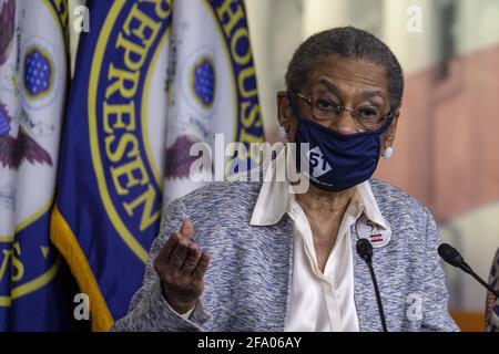 Washington, Usa. April 2021. Die Rep. Eleanor Holmes Norton D-DC. Hält am Mittwoch, dem 21 2021. April, eine Pressekonferenz im US-Kapitol in Washington, DC. Die Rep. Eleanor Holmes Norton sprach über die Verabschiedung von HR 51, dem Washington DC Admission Act. Foto von Tasos Katopodis/UPI Credit: UPI/Alamy Live News Stockfoto