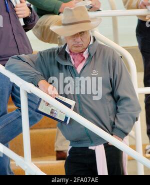 TATTERSALLS VERKÄUFE IN NEWMARKET JOHN MAGNIER 4/10/2005 BILD DAVID ASHDOWN.RACING Stockfoto