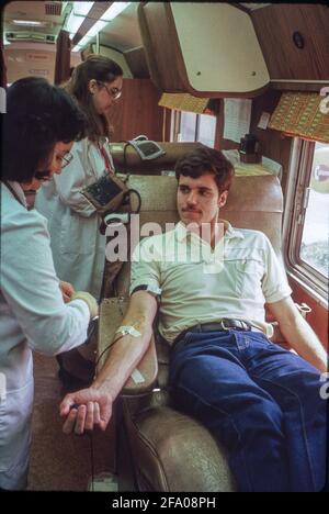 Austin, TX USA: Student spendet Blut in einem mobilen Spendenzentrum auf dem College-Campus. ©Bob Daemmrich Stockfoto