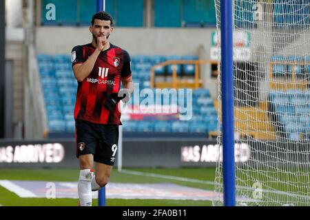 London, Großbritannien. April 2021. TOR - Dominic Solanke vom AFC Bournemouth feiert sein Tor während des Spiels der EFL Sky Bet Championship zwischen Millwall und Bournemouth am 21. April 2021 in Den, London, England. Foto von Carlton Myrie. Nur zur redaktionellen Verwendung, Lizenz für kommerzielle Nutzung erforderlich. Keine Verwendung bei Wetten, Spielen oder Veröffentlichungen einzelner Clubs/Vereine/Spieler. Kredit: UK Sports Pics Ltd/Alamy Live Nachrichten Stockfoto