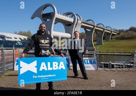 Falkirk, Schottland, Großbritannien. April 2021. IM BILD: Alex Salmond, Vorsitzender der Alba-Partei und ehemaliger erster Minister Schottlands, startet die ALBA-Zentralschottland-Kampagne am Falkirk Wheel und enthüllt Kandidaten: Tasmina Ahmed-Sheikh, Lynne Anderson, Jim Walker und Jim Walker. Quelle: Colin Fisher/Alamy Live News Stockfoto