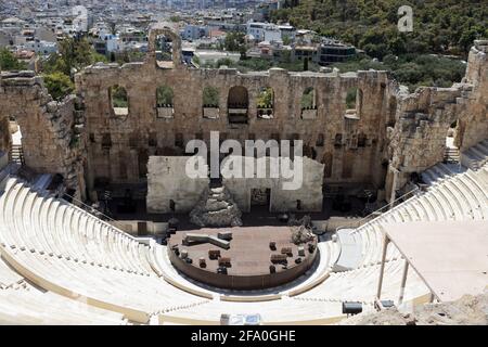 Odeon von Herodes Atticus liegt am Südhang der Akropolis von Athen, Griechenland Stockfoto