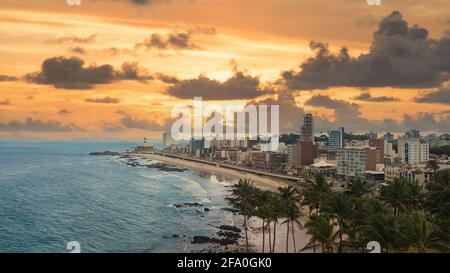 Luftaufnahme des Strandes von Barra in Salvador Bahia Brasilien. Stockfoto