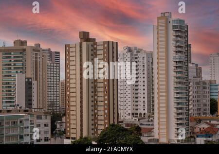 Ansicht von Wohngebäuden in der Stadt Salvador Bahia Brasilien. Stockfoto