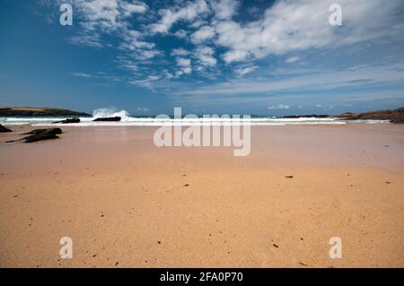 Atemberaubender, sauberer Strand an der Harlyn Bay, in der Nähe von Padstow in Cornwall, England, Großbritannien Stockfoto