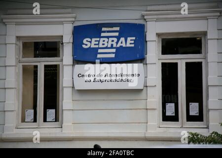 salvador, bahia, brasilien - 15. februar 2021: Fassade einer Sebrae-Agentur in der Stadt Salvador. Stockfoto