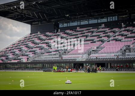 Fort Lauderdale, Florida, USA - 18. April 2021: Fußballspiel zwischen Inter Miami CF und LA Galaxy im DRV Pink Stadium. Blick auf das Stadion. Stockfoto