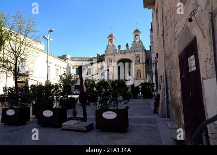 Miera, Italien. April 2021. Allgemeine Ansicht der piazza del Sedile in Mdera, bekannt als die Stadt der Steine.die Stadt war die europäische Kulturhauptstadt im Jahr 2019 und verlor alle seinen touristischen Fluss aufgrund der Coronavirus-Pandemie. Kredit: Vincenzo Nuzzolese/SOPA Images/ZUMA Wire/Alamy Live Nachrichten Stockfoto