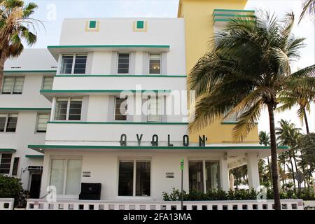 Außenansicht des Avalon Hotels am Ocean Drive, City of Miami Beach, Florida, im Art déco-Viertel von South Beach. Stockfoto