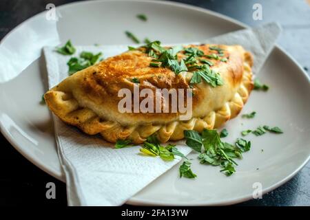 Empanada de Carne (typisch argentinisches Essen). Stockfoto