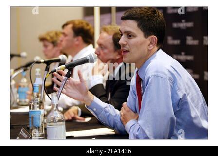 The Independent Fringe Meeting mit den Rednern David Miliband, Ruth Kelly und Ed Balls unter dem Vorsitz von Steve Richards beim Labor Party Conf. In Brighton.pic David Sandison 26/9/2005 Stockfoto