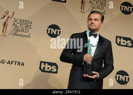 Leonardo DiCaprio im Presseraum während der 22. Annual Screen Actors Guild Awards, die am Sonntag, den 30. Januar 2016, im Shrine Auditorium in Los Angeles, Kalifornien, abgehalten wurden. Foto von Jennifer Graylock-Graylock.com 917-519-7666 Stockfoto