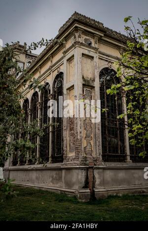 Das Hivernacle (Gewächshaus), ein gusseisernes Architekturgebäude aus dem Jahr 1887 im Ciutadella Park in Barcelona. Stockfoto