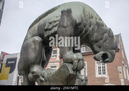 Aachen, das Bahkauv (aus Bachkalb, auch Badekalb, mundartlich auch Bakauf, Baakauf, Bahkauf oder Bakauv) ist ein Fabelwesen aus Aachen. Stockfoto