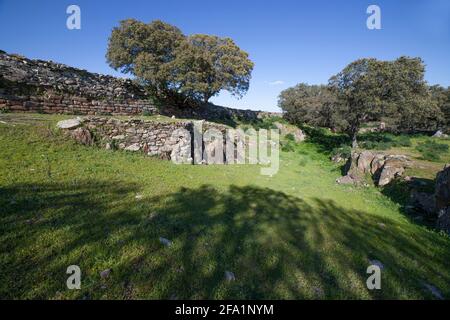 Archäologische Stätte von Tamusia, Botija, Caceres, Extremadura. Graben Westhispano-keltische Bergfestung der Vettonier Stockfoto