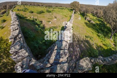 Archäologische Stätte von Tamusia, Botija, Caceres, Extremadura. Wandgehäuse. Westhispano-keltische Bergfestung der Vettonier Stockfoto