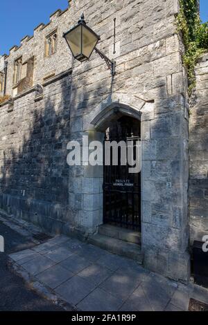 Arundel Priory in der Marktstadt Arundel an den South Downs in West Sussex, Großbritannien; St. Wilfrid's Priory wird nun für ältere Bewohner geführt Stockfoto