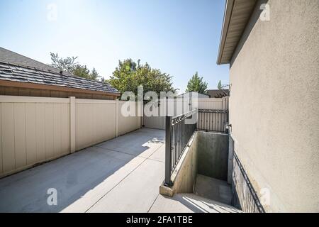 Treppe des Kellers eines Hauses Stockfoto
