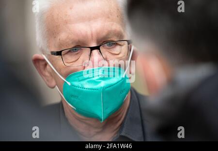 Stuttgart, Deutschland. April 2021. Der baden-württembergische Ministerpräsident Winfried Kretschmann (Bündnis 90/die Grünen) wird an den Koalitionsverhandlungen zwischen Bündnis 90/die Grünen und der CDU teilnehmen. Quelle: Marijan Murat/dpa/Alamy Live News Stockfoto