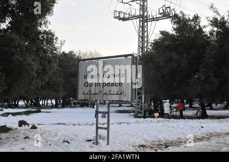 Israel, Golan Heights, das Drusendorf Majdal Shams mit Schnee bedeckt Stockfoto