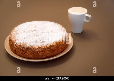 Ein uralter römischer Kuchen aus Mandeln und trockenem Brot (Antica torta alle Mandorle e pane) Stockfoto