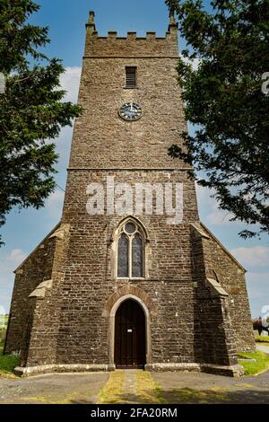 Turmansicht der Pfarrkirche im Dorf Saint Giles im Wald, Devon. Stockfoto