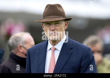 Aktenfoto vom 04-07-2020 von Pferdetrainer John Gosden. Ausgabedatum: Donnerstag, 22. April 2021. Waldkonig kann damit beginnen, sein ungenutztes Potenzial auszuschöpfen, indem er einen ersten Gruppenrennerfolg beim bet365 Gordon Richards Stakes bei Sandown erzielt. Siehe PA Story RACING Tipps Freitag. Der Bildnachweis sollte Edward Whitaker/PA Wire lauten. Stockfoto
