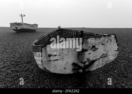 Traditionelle hölzerne Fischerboote, Aldeburgh, Suffolk, Großbritannien. Stockfoto