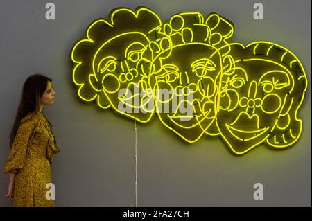 London, Großbritannien. April 2021. Tschabalala Self, Wash N' Set (Gelb), 2019, Schätzung: £40,000-60,000 - Bonhams Contemporary Art Sale Preview in Bonhams New Bond Street, London. Der Verkauf findet am 27. April in London statt. Kredit: Guy Bell/Alamy Live Nachrichten Stockfoto