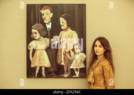 London UK 22 April 2021 Genieve Figgis, Family Portrait, 2015. Kostenvoranschlag: £55,000-75,000 Bonhams Contemporary Art Sale. Es hat eine Schätzung von £150,000-200,000. Mit Künstlern wie Carmen Herrera, die im Alter von 105 Jahren wahrscheinlich die älteste arbeitende Künstlerin der Welt ist, werden Tracey Emin, Tschabalala Self, Genieve Figgis und Albert Oehlen unter vielen anderen diesen Verkauf zu einem sehr erwarteten in der modernen Kunstwelt machen. Paul Quezada-Neiman/Alamy Live News Stockfoto