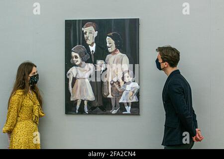 BONHAMS LONDON, GROSSBRITANNIEN. 22. April 2021. Pressevorschau für den Verkauf von Bonhams Contemporary Art. Genieve Figgis, Familienportrait, 2015. Schätzung: £55,000-75,000. Der Verkauf findet am 27. April in London in der Bonhams New Bond Street statt. Credit amer Ghazzal/Alamy Live News Stockfoto