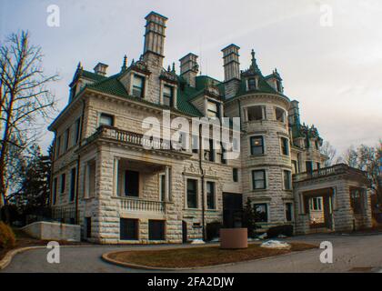 MIDDLETOWN, NY, USA - 20. Feb 2019: Historisches Gebäude Morrison Mansion auf dem SUNY Orange Campus, Orange County Community College. Stockfoto