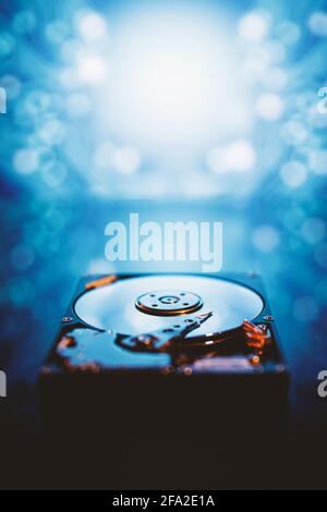 Das abstrakte Bild von der Innenseite des Festplattenlaufwerks. Das Konzept von Daten, Hardware und Informationstechnologie. Stockfoto