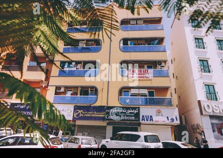 Dubai, VAE - 26. Mai 2013. Flach zu vermieten Zeichen in Deira Bezirk in der Stadt Dubai, Vereinigte Arabische Emirate grenzt an den Persischen Golf, Sharjah und Dub Stockfoto