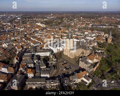 Stadtlandschaft mit Kirche von oben gesehen Stockfoto