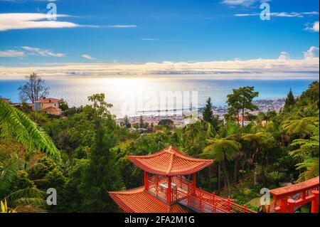 Blick über die Stadt Funchal von den Monte Palace Gardens in Madeira, Portugal Stockfoto